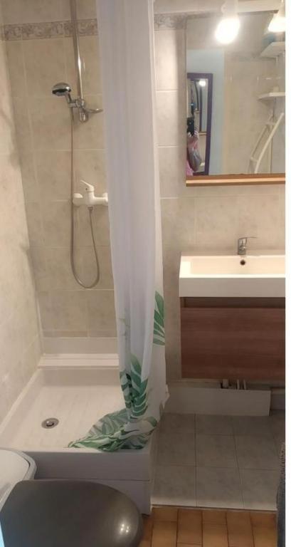 Appartement T2 Avec Piscine, Proche De La Plage Et Du Port Gruissan Esterno foto